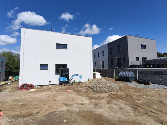 Dokončující práce na exteriérech objektu B, příprava na kolaudaci objektu B